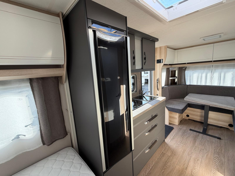 Hobby De Luxe 495 UL Met Thule luifel  foto: 9