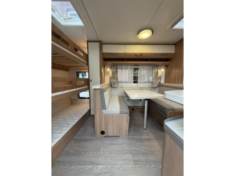 Hobby De Luxe 540 KMFE 3 stapelbed Mover Airco  foto: 11