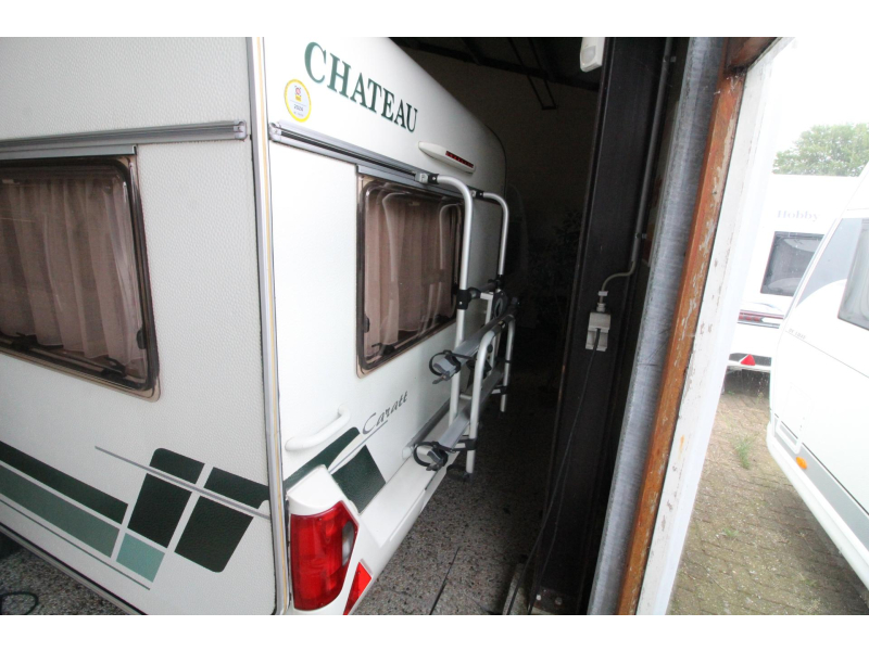 Chateau Caratt 390 TZF Voortent, Fietsenrek V+A  foto: 22