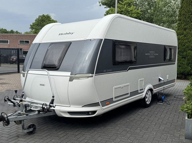 Hobby De Luxe 495 UL met enkele bedden **Mover/Fietsendrager/Zakluifel/Buitengas/2e serviceluik/1e eigenaar/Zeer nette caravan** foto: 12