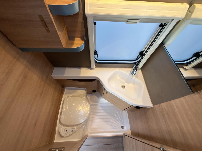 Knaus Sudwind Black Selection 460 EU ENKELE BEDDEN-DESIGN  foto: 15