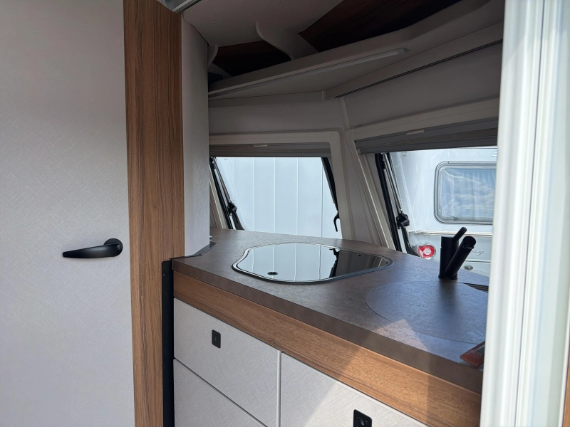 Eriba Touring 420 Legend mover luifel  foto: 1