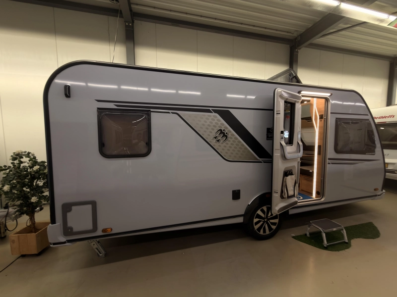Knaus Sudwind Black Selection 500 FU 1800KG+vloer+Fransbed 