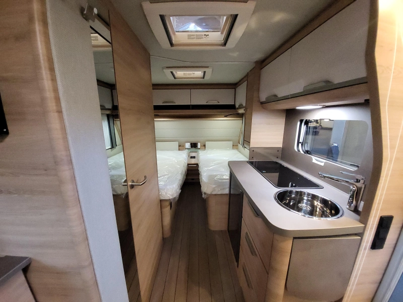 Knaus Sudwind Black Selection 460 EU super compleet af fabriek  foto: 13