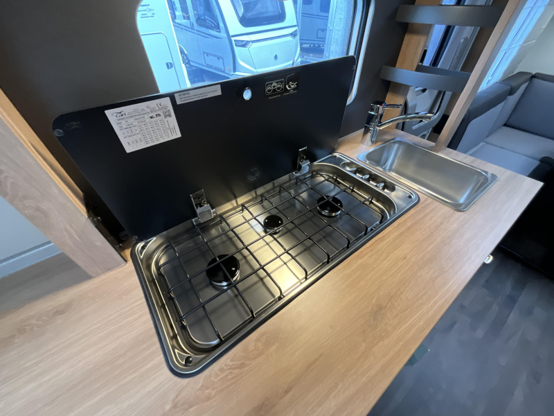 Knaus Sport Platinum 500 EU ENKELE BEDDEN-VLOERVERW  foto: 11
