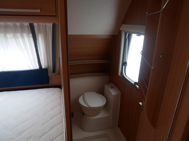 Knaus Sudwind 500 FU Voortent + cassetteluifel  foto: 12
