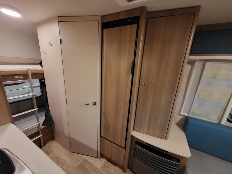 Dethleffs C'Joy 410 LK inclusief Dorema voortent  foto: 10