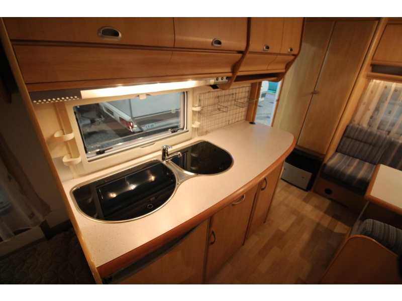 Hobby De luxe Easy 450 UB Mover, Voortent + luifel,  foto: 9