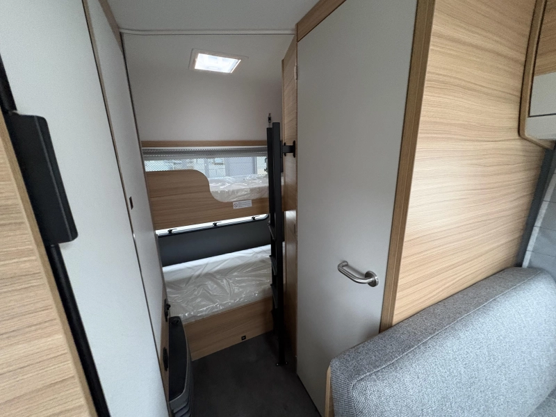 Dethleffs Summer Edition 500 QSK stapelbed / dwarsbed  foto: 8