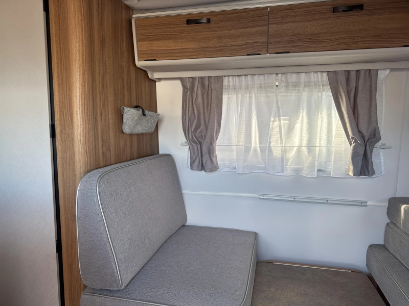 Eriba Touring 550 Legend Hampton zilver 