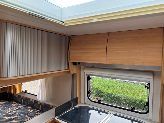 HOME-CAR Racer Spirit 45 | Fietsenrek | Voortent | Fransbed | Kachel | Dinnete foto: 10