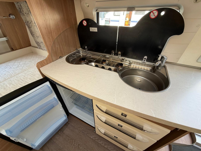 Hobby De Luxe 455 UF Vol uitgerust!!  foto: 13