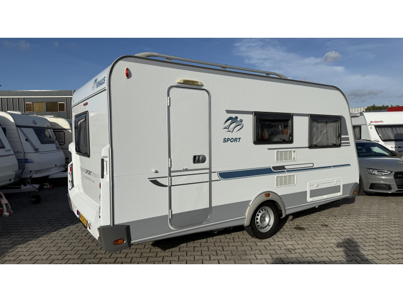 Knaus Sport 420 QD treinzit vast bed toilet  foto: 12