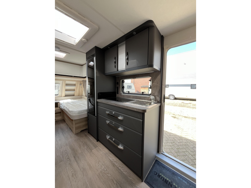 Hobby De Luxe 495 UL 1800kg-bedvebred-reswiel  foto: 5