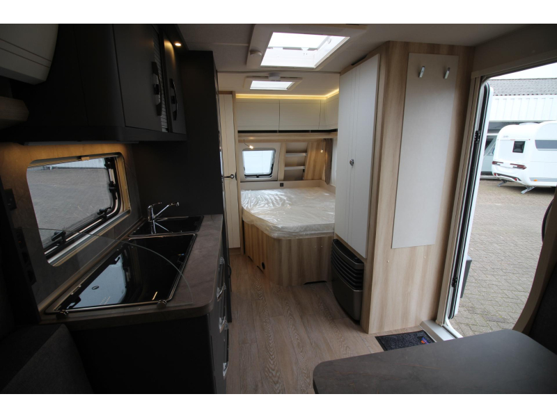 Hobby De Luxe 460 UFE Frans bed & rondzit!  foto: 12