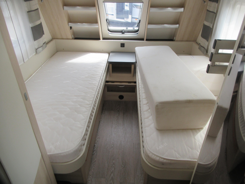 Hobby De Luxe 495 UL MET VASTE LUIFEL EN MOVER 