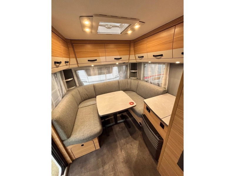 Dethleffs Summer Edition 530 DR 2027 airco+vloerverw.  foto: 16
