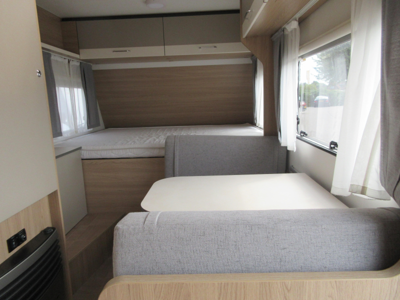 LMC Sassino 430 D ZEER NETJES MET VOORTENT  foto: 2