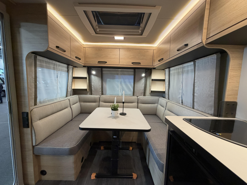 Weinsberg CaraOne Edition HOT 450 FU fransbed / rondzit  foto: 10