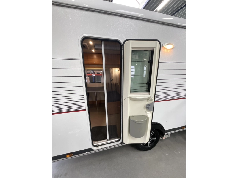 Kip Isa White 41 TDB VOORTENT-MOVER-LUIFEL 