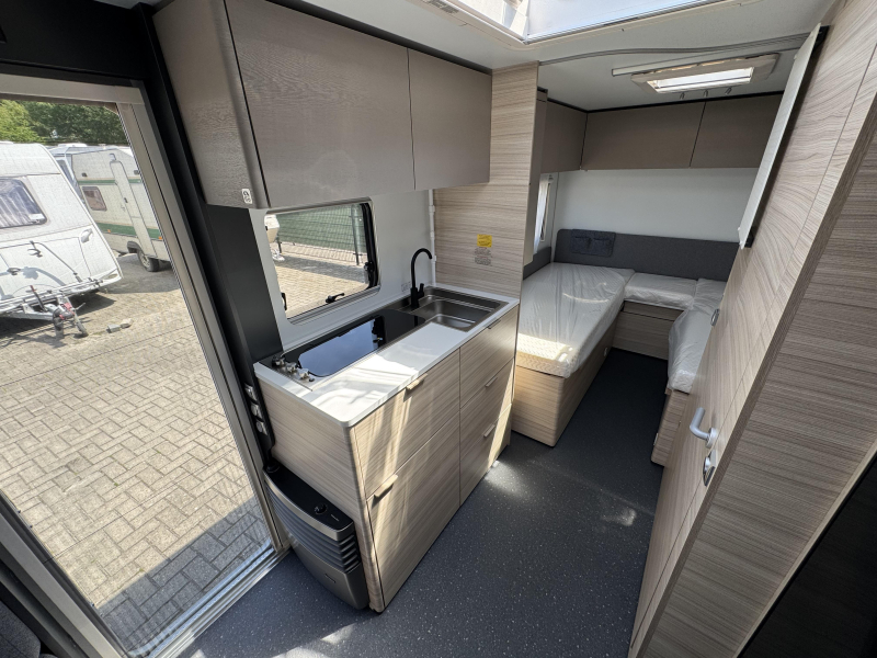 Adria Altea 502 UL 60 Year, deur met raam  foto: 3