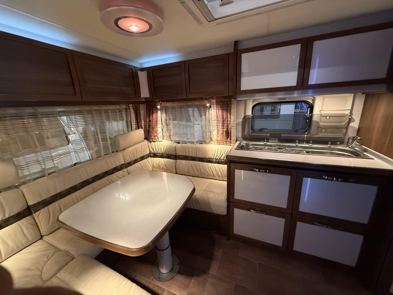 Bürstner Trecento 525 TL 2 BEDDEN RONDZIT TOPSTAAT  foto: 8