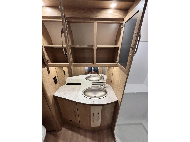 LMC Lord Brillant 690 Mover + Levelsysteem!  foto: 17