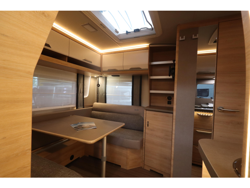 Knaus Sudwind Black Selection 460 EU Enkele bedden  foto: 3