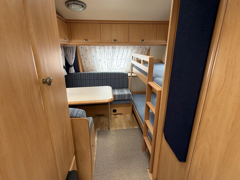 Hobby De luxe Easy 540 UK kinderkamer rondzit  foto: 11