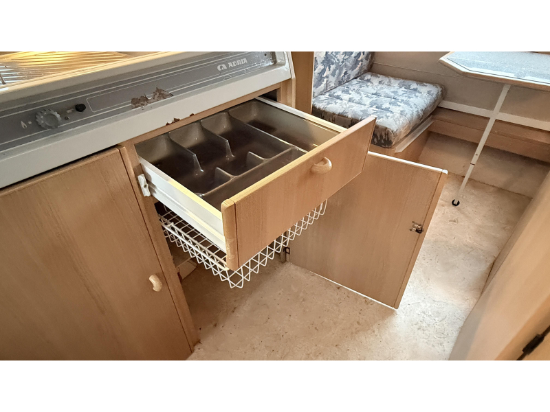 Adria Optima 425 TK 2x zitgroep vast toilet  foto: 9