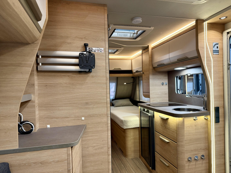 Knaus Sudwind 60 Years 460 EU E-Power super compleet  foto: 8