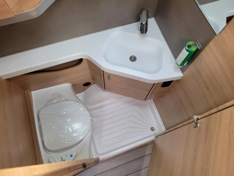 Knaus Sudwind Black Selection 460 EU Red Edition  foto: 7