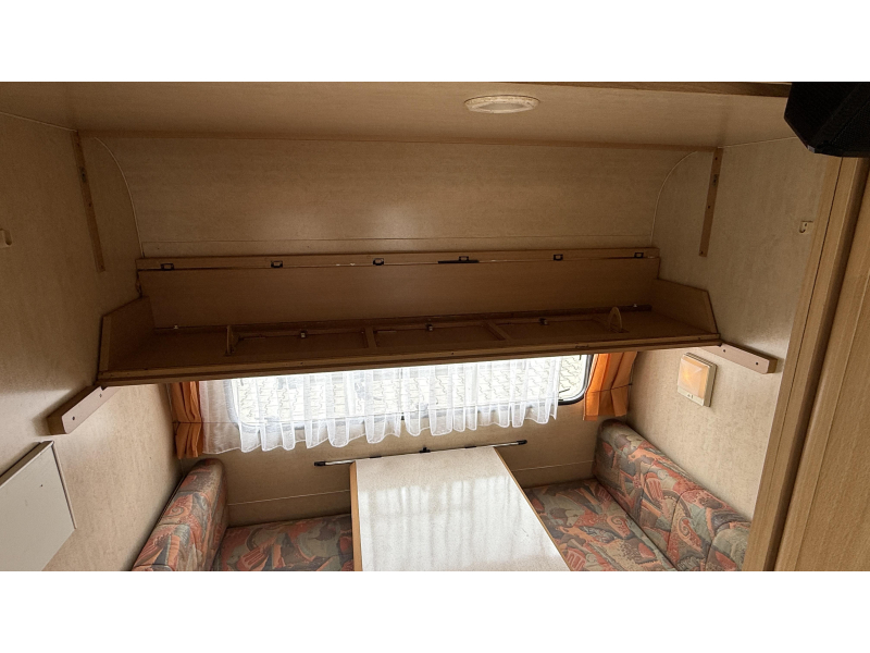 Adria Optima 425 TK vast bed zit toiletruimte 