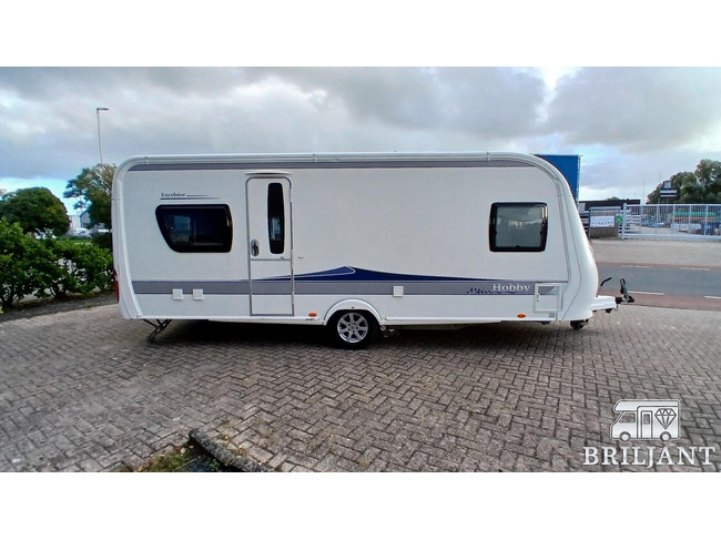 Hobby 560 UFE caravan fransbed/rondzit foto: 3