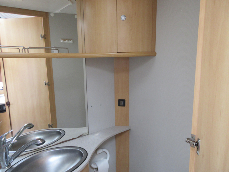 Dethleffs Camper 440 DB DWARSBED EN MOVER  foto: 13