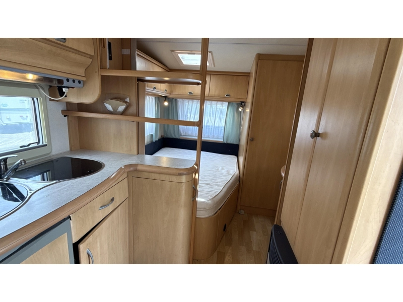 Hobby De luxe Easy 460 UFE frans bed rondzit toilet  foto: 2
