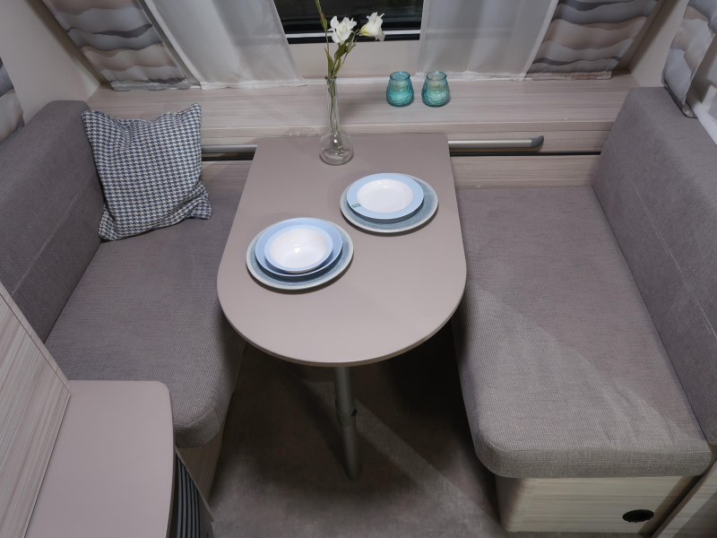 Dethleffs C'Joy 460 LE ENKELE BEDDEN, LICHTGEW. 