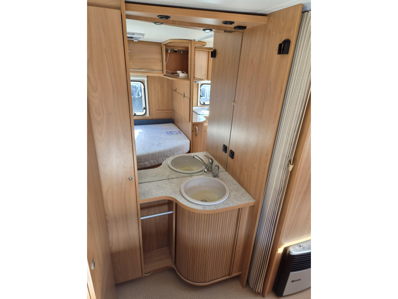Bürstner Ventana 460 TS Mover-Luifel met voorwand  foto: 15