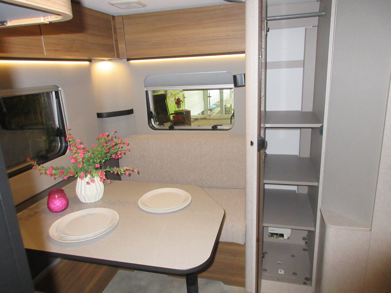 Eriba Feeling 470 COMPACT ENKELE BEDDEN!!  foto: 12