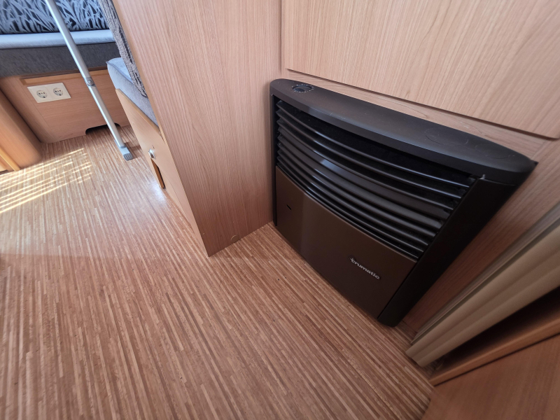 Adria Altea 390 PS 4 persoons VOORTENT 2010  foto: 16