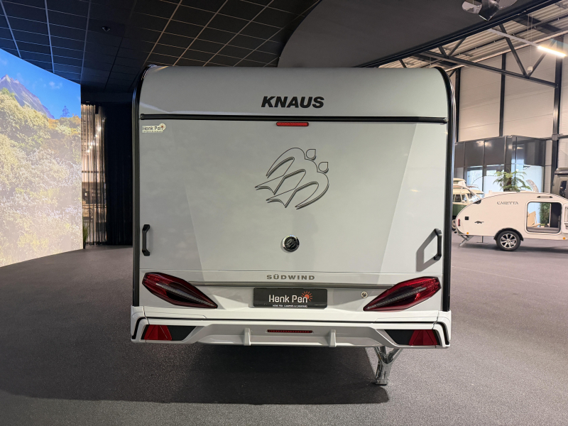 Knaus Sudwind Black Selection 500 QDK stapelbed / dwarsbed  foto: 3