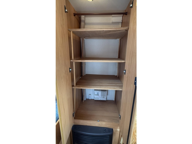 Hobby Excellent Easy 400 SF dwars bed treinzit toilet  foto: 5