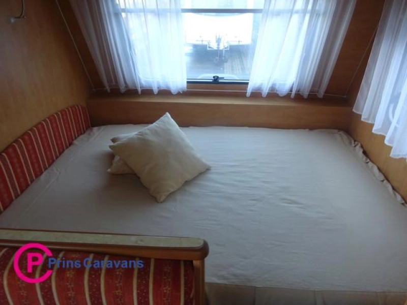 Caravelair Venicia 420 Met Dwars Bed en Treinzit  foto: 11