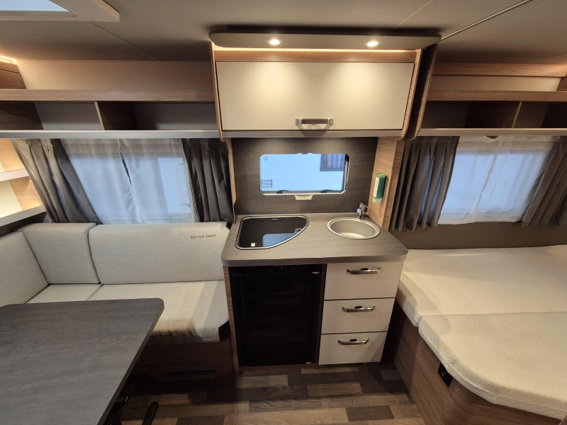 Weinsberg CaraOne Edition HOT 450 FU met Cassetteluifel!  foto: 14