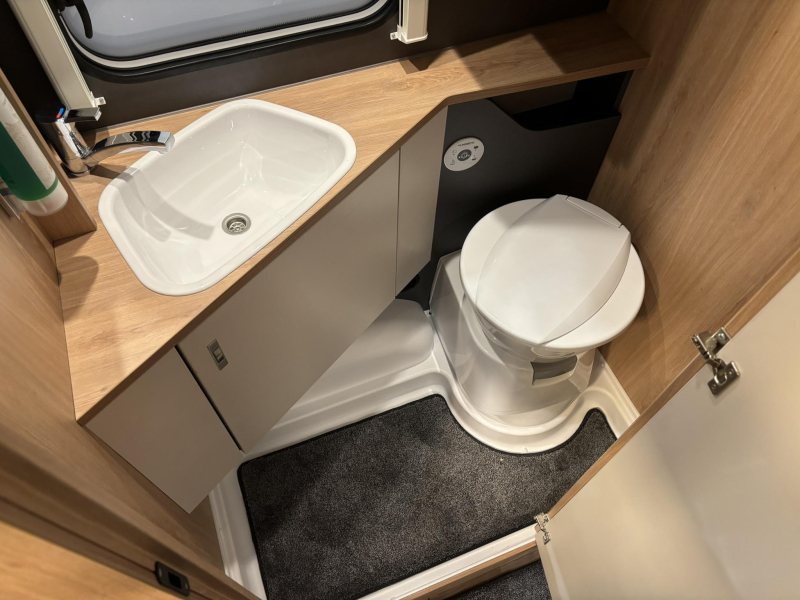 Knaus Sport 420 QD COMPACT EN GROTE KEUKEN !  foto: 9