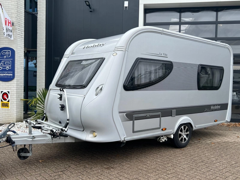 Hobby La Vita 400 SF Mover, Tent, Fietsenrek  foto: 5
