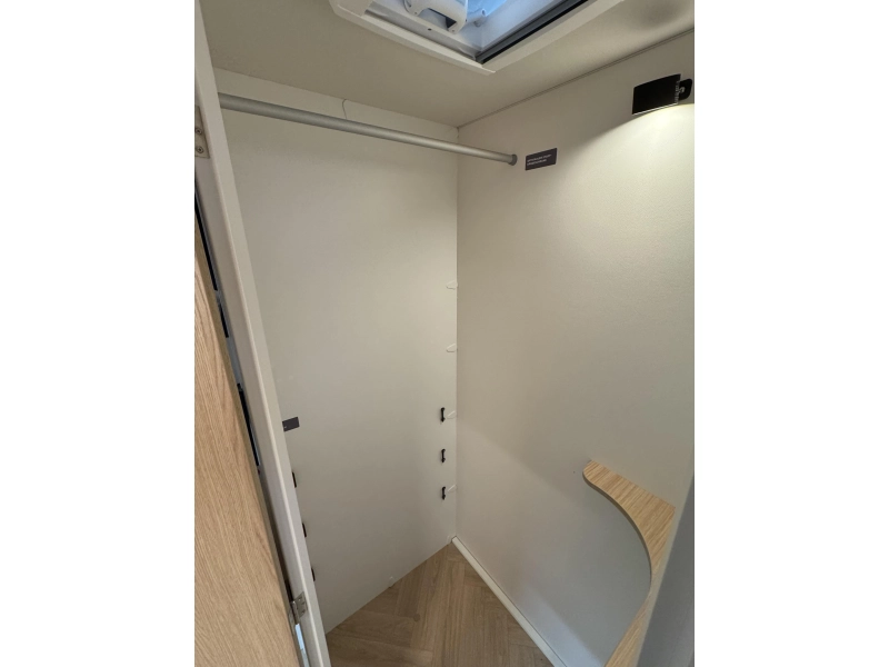 LMC E:dero 470K Openslaand voorraam  foto: 15