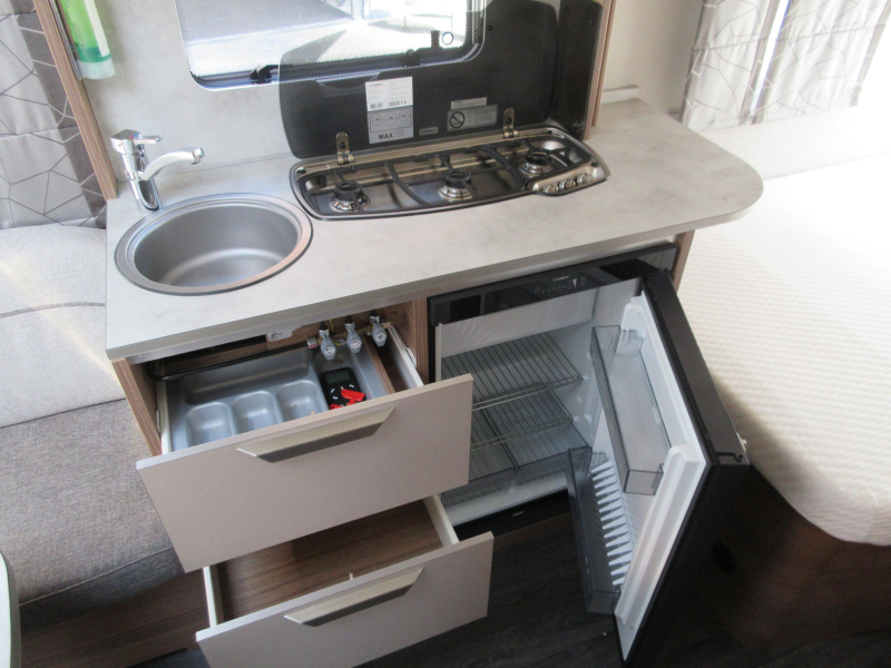 Knaus Sport 450 FU COMPLEET EN FRANSBED  foto: 7
