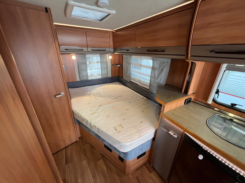 Eriba Nova Winner Edition 465 GL mover, luifel, airco  foto: 2