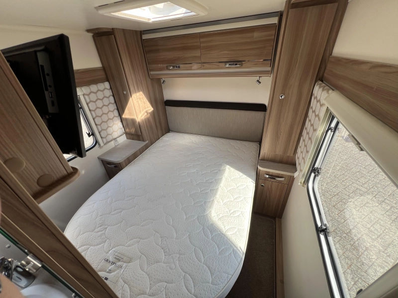 Sprite Cruzer 520 SR Mover Zakluifel Queensbed  foto: 15